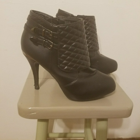 Boots - Picture 4 of 4